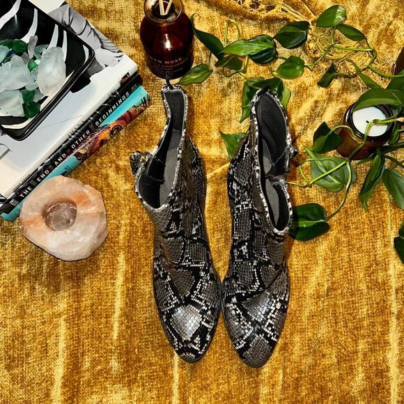 Old-navy Women's Silver and Grey Boots - Picture 2 of 8